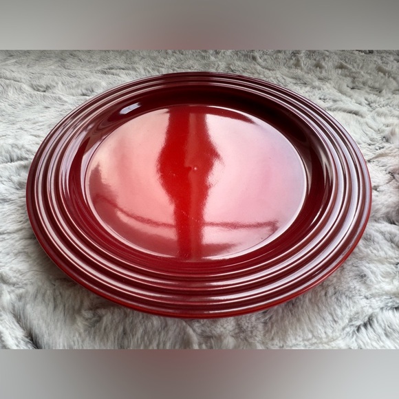 Le Creuset plates set of 2 second choix seconds 22cm salad plate cerise red 8.5” - Picture 3 of 8